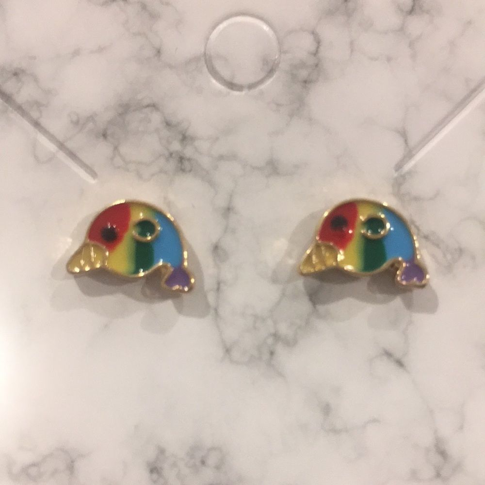 ☮️💗4/$12; 2/$8⭐️🩷 🐬Rainbow porpoise earrings🍭